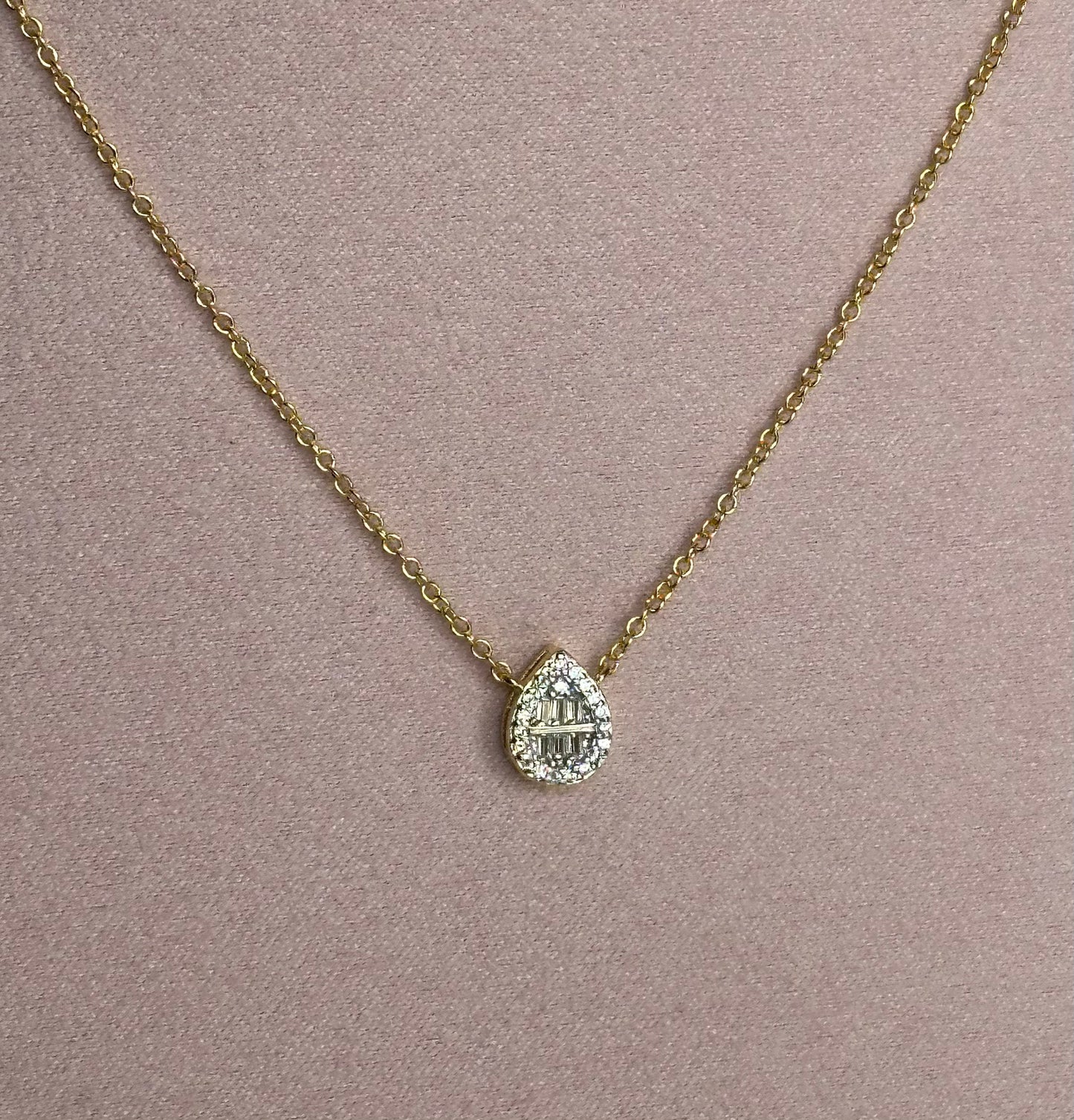 Collar gota zirconias