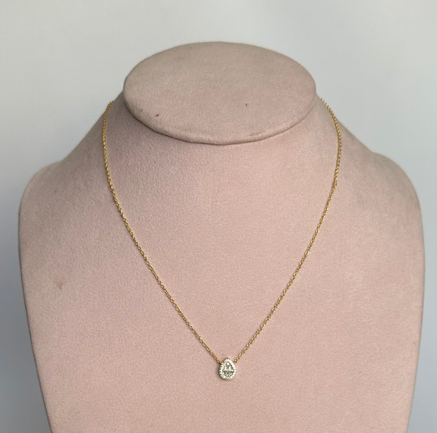 Collar gota zirconias