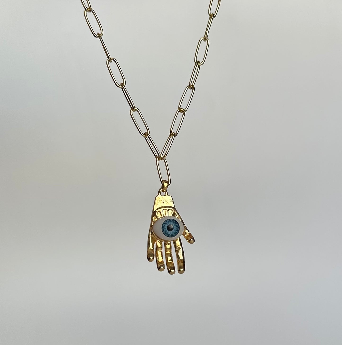 Collar manita ojo