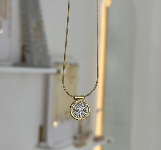 Collar san Benito bitono