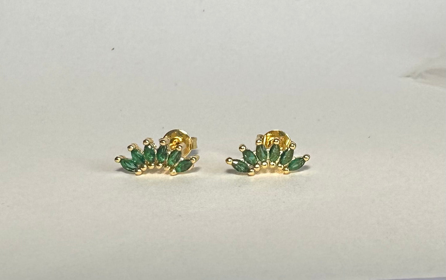 Studs abanico verde