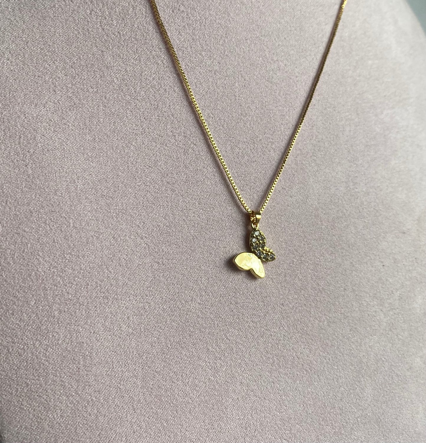 Collar mariposa zirconia