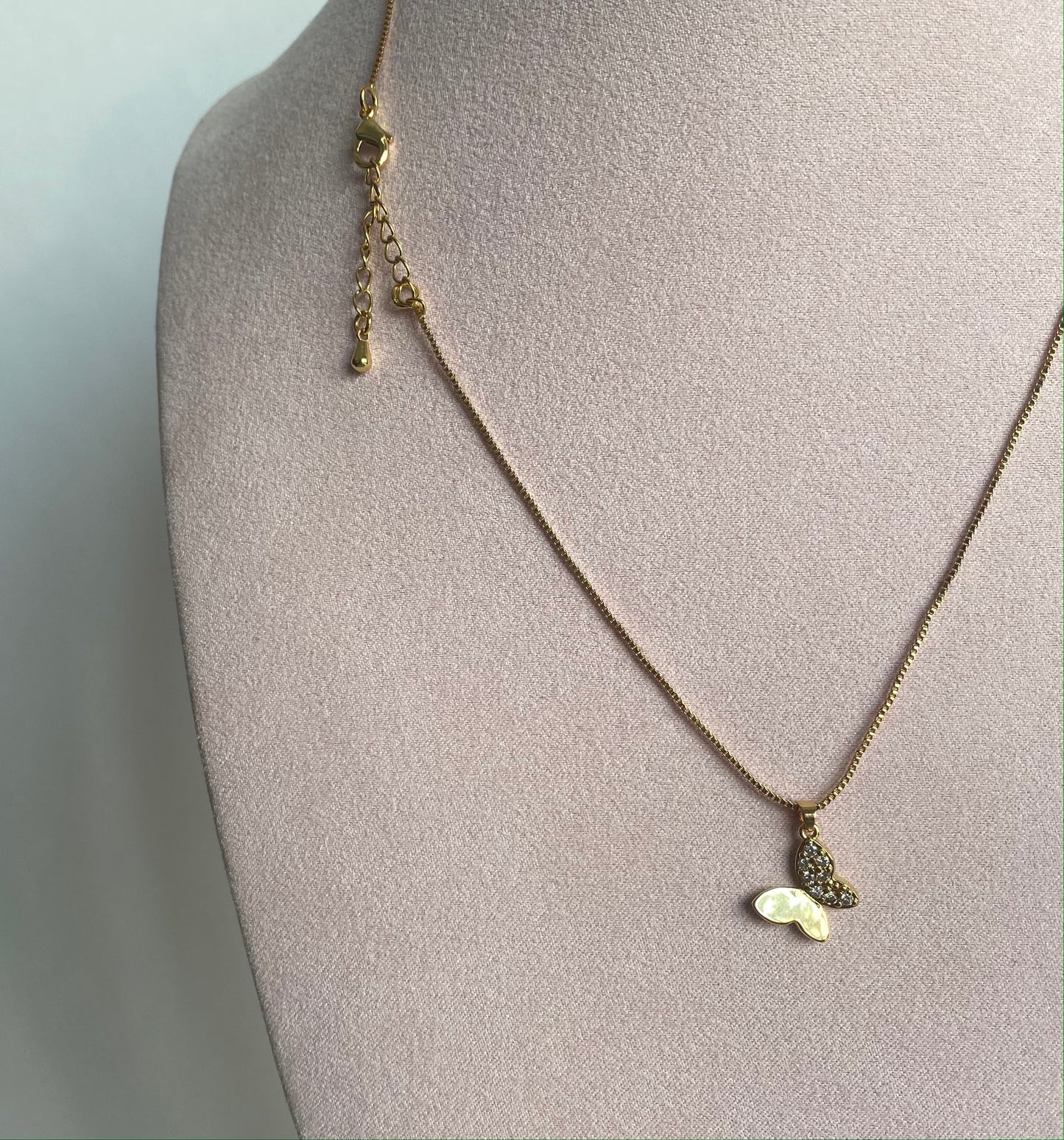 Collar mariposa zirconia