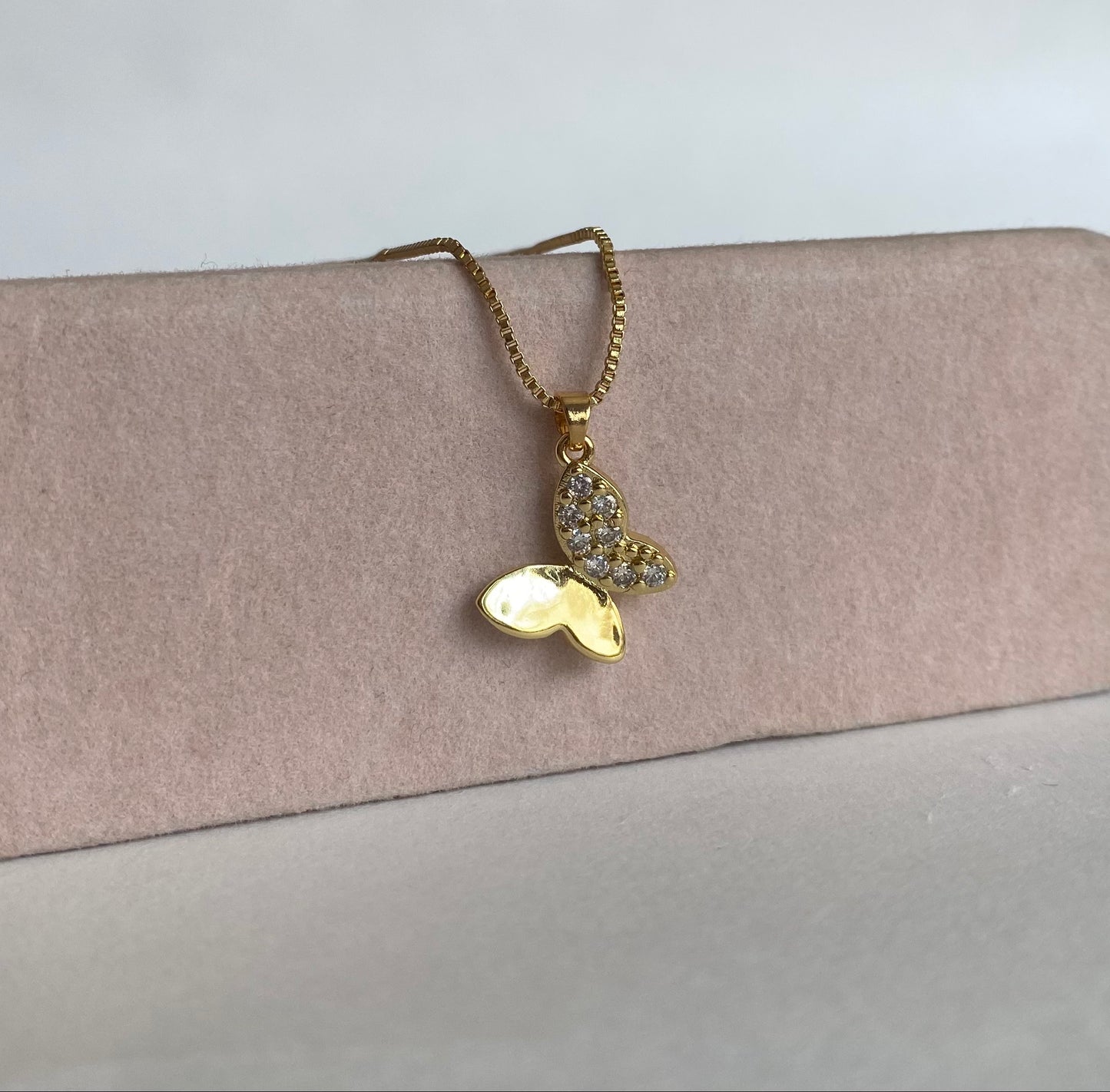 Collar mariposa zirconia