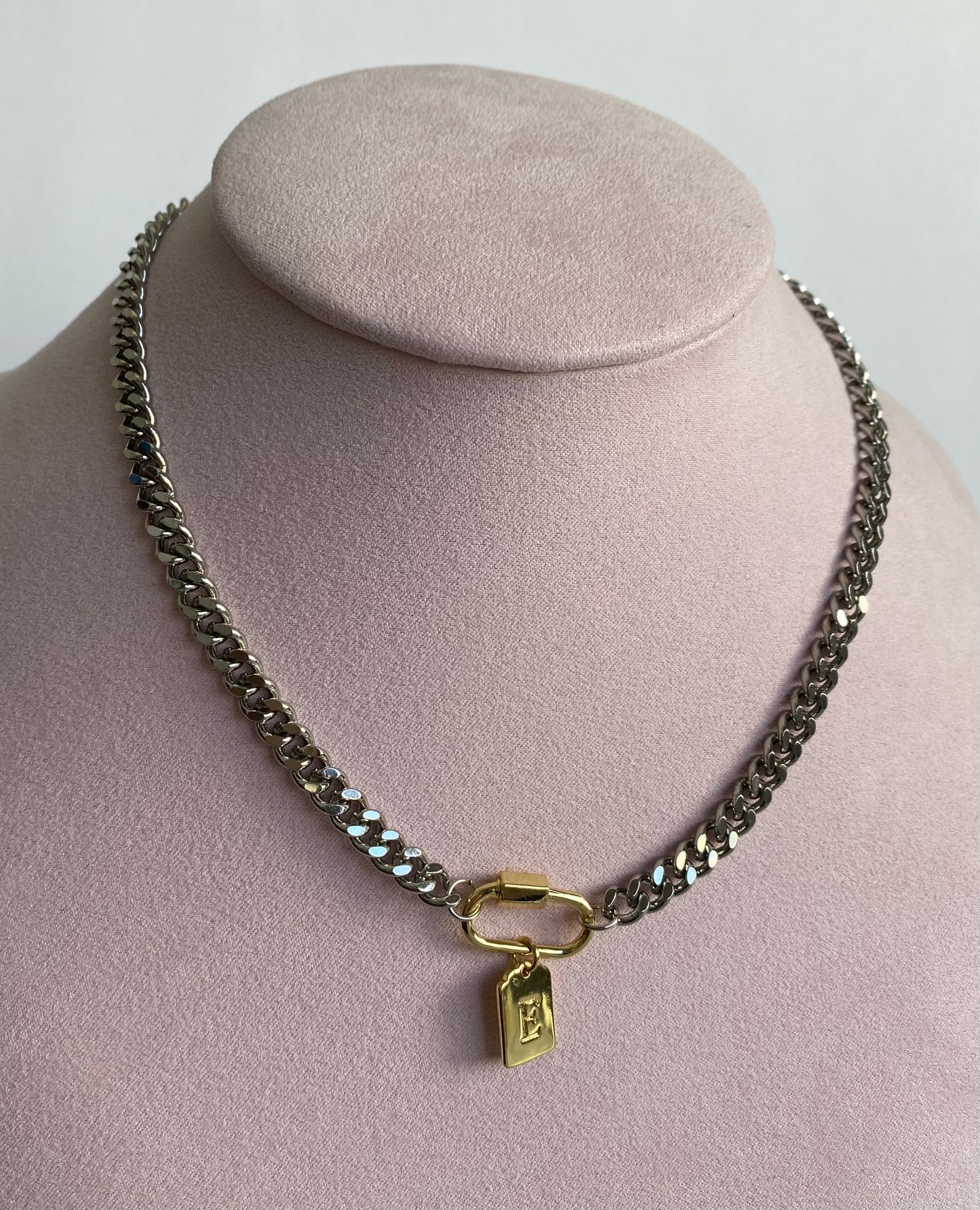 Inicial broche 2 colores