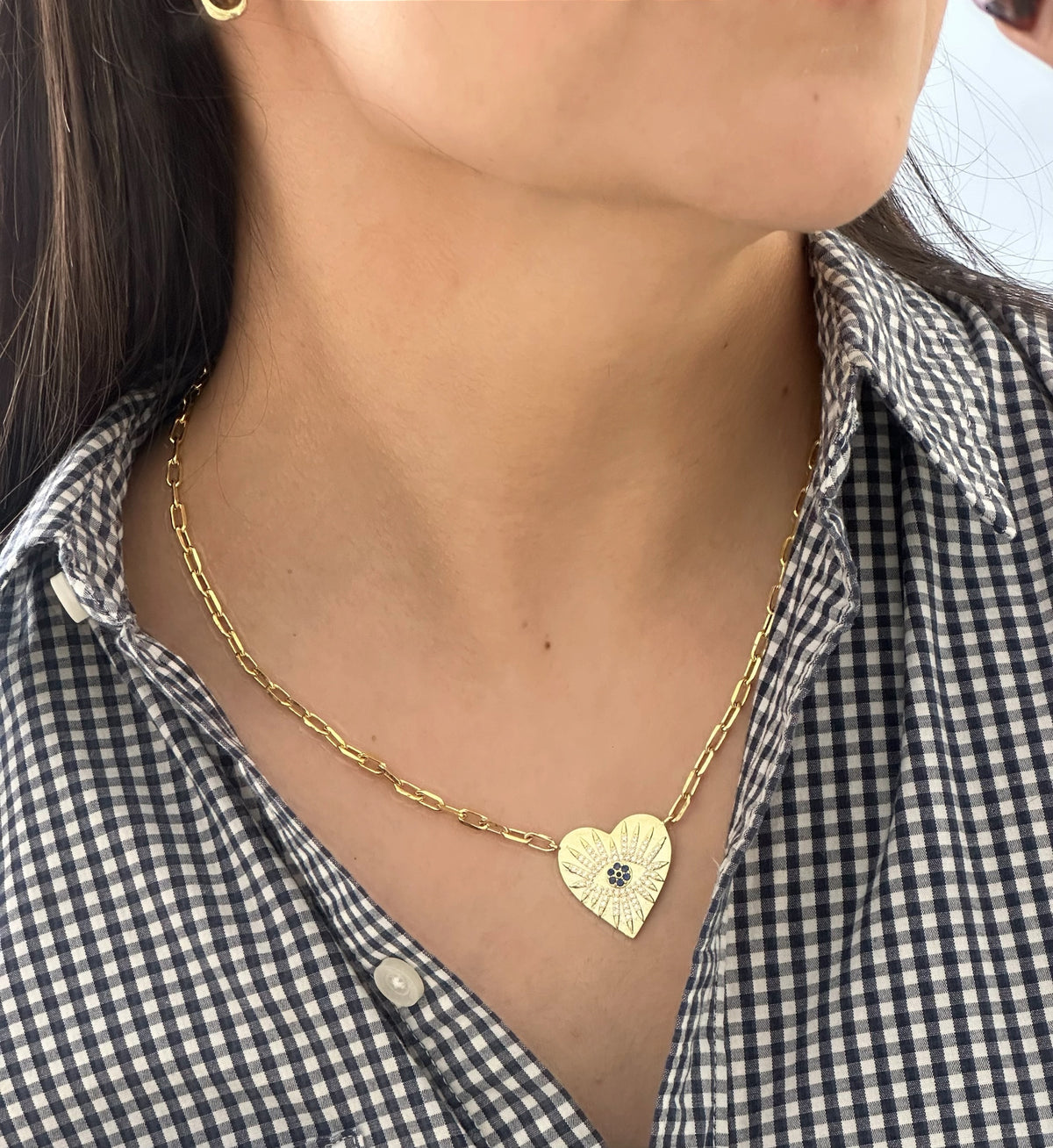 Collar heart eye
