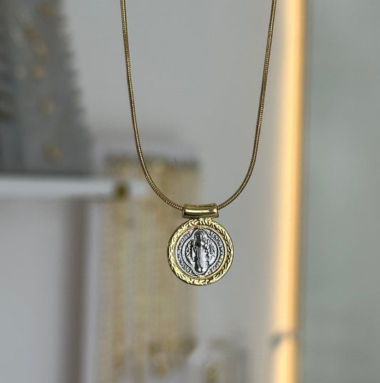 Collar san Benito bitono