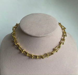 Statement choker