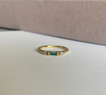 Cargar imagen en el visor de la galería, Anillo baguette esmeralda
