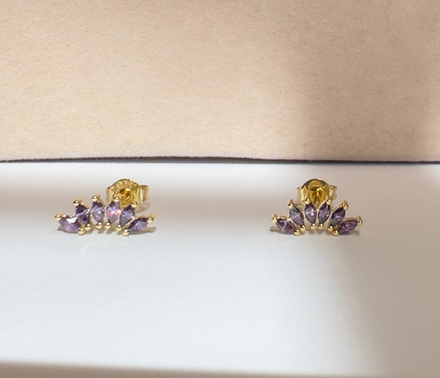 Studs abanico lila