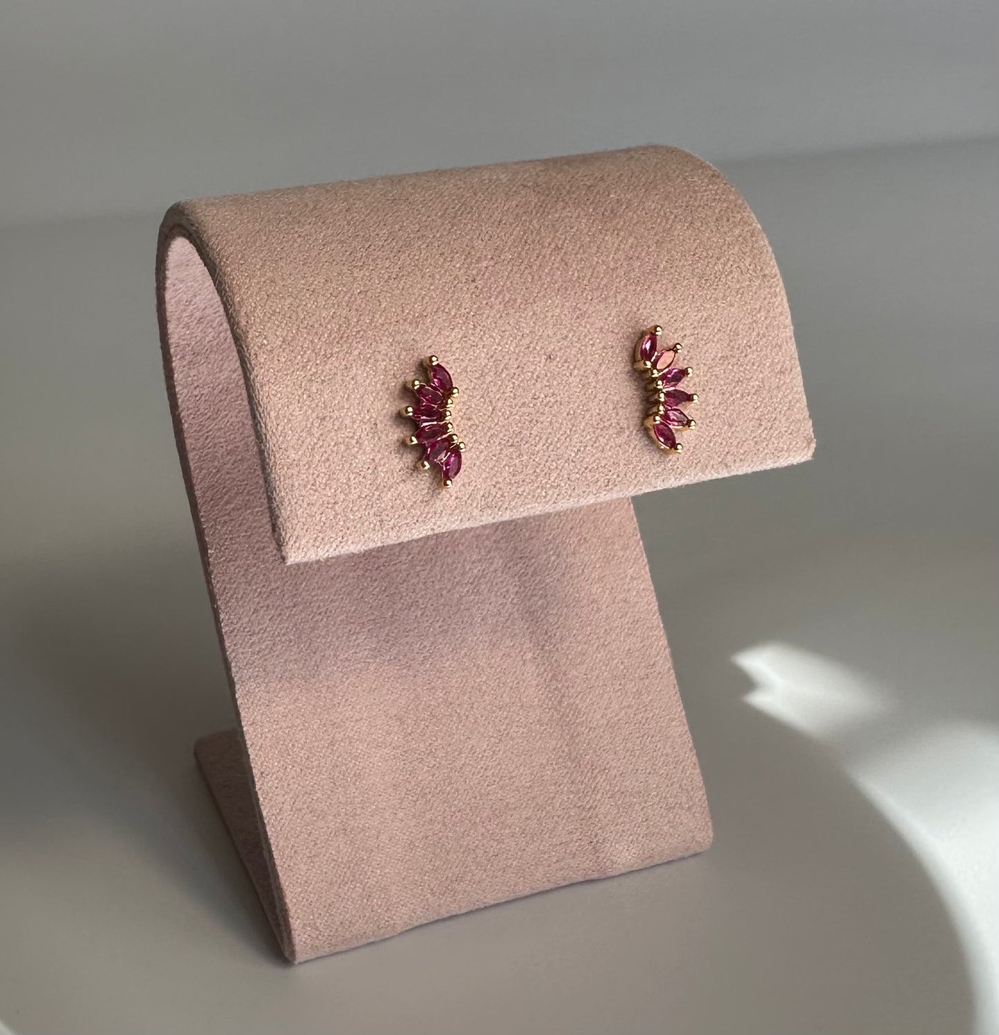 Studs abanico fucsia
